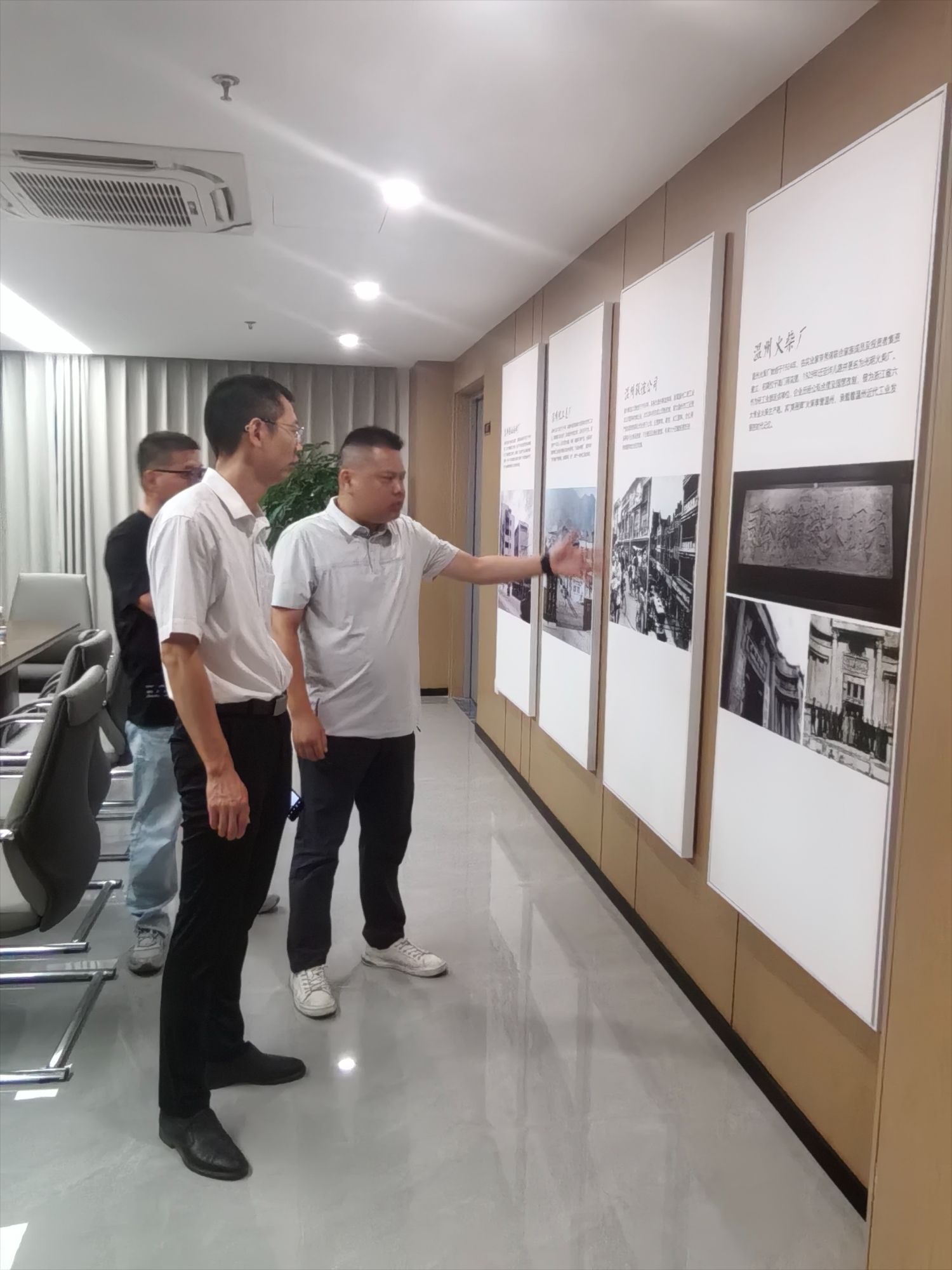 公司新聞 | 市工業(yè)與能源集團黨委副書記、總經理龔士東調研改制企業(yè)檔案室